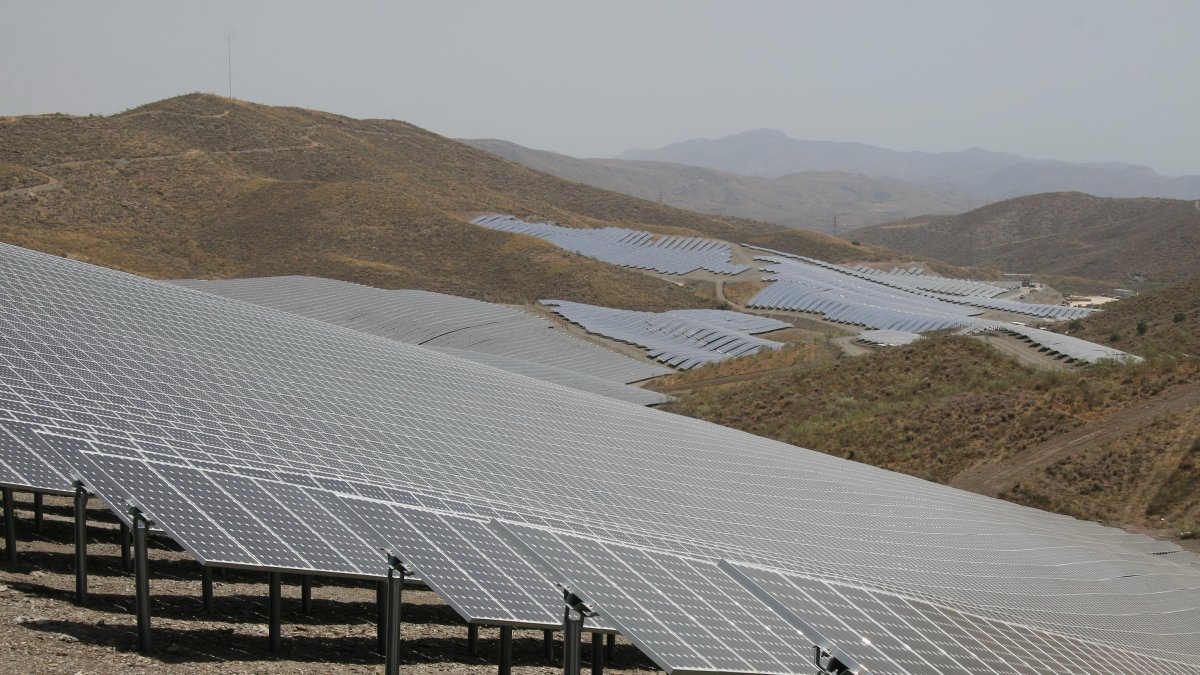 Instalación solar en Lucainena realizada con capital alemán en 2008, durante el primer boom de las renovables.