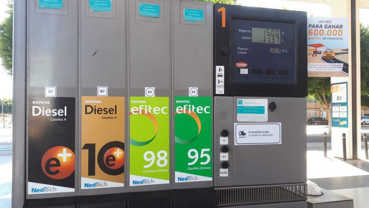Las nuevas etiquetas ya están en algunas gasolineras.