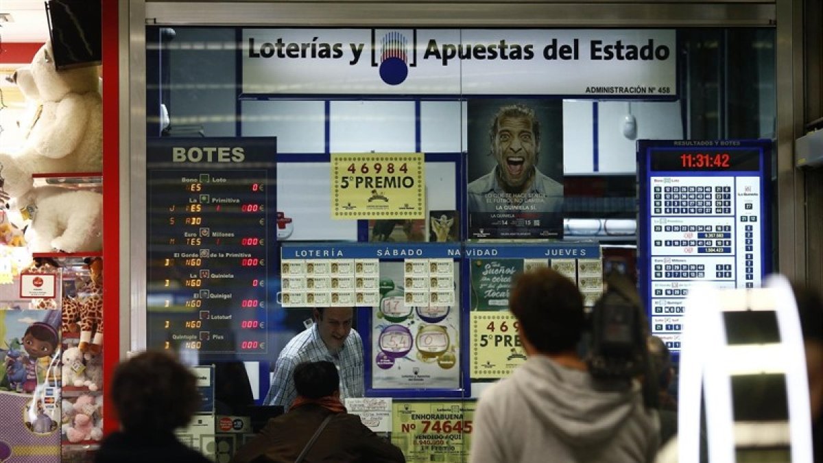 Imagen de archivo de una administración de Loterías.