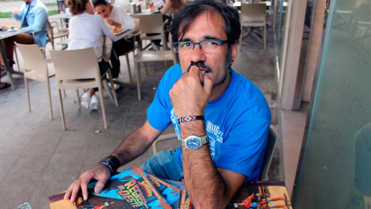 Rafael Amat Martínez ha escrito el argumento y la elaborado los dibujos del cómic ‘Regreso al Oeste’.