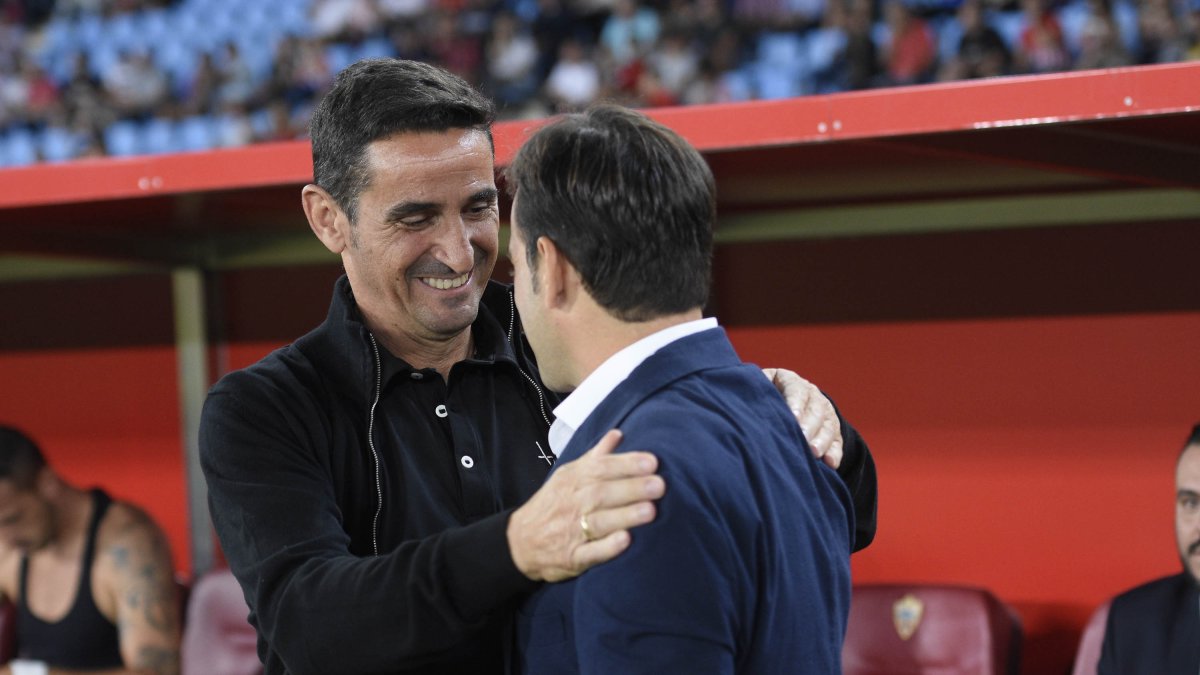 Manolo Jiménez y Fran Fernández antes de comenzar el partido.