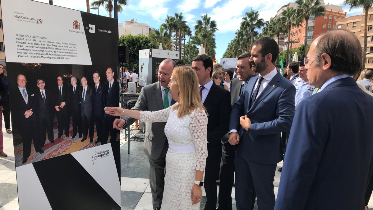 La presidenta del Congreso de los Diputados enumerando a los denominados “padres de la constitución” de 1978. Foto: F. Cuadrado