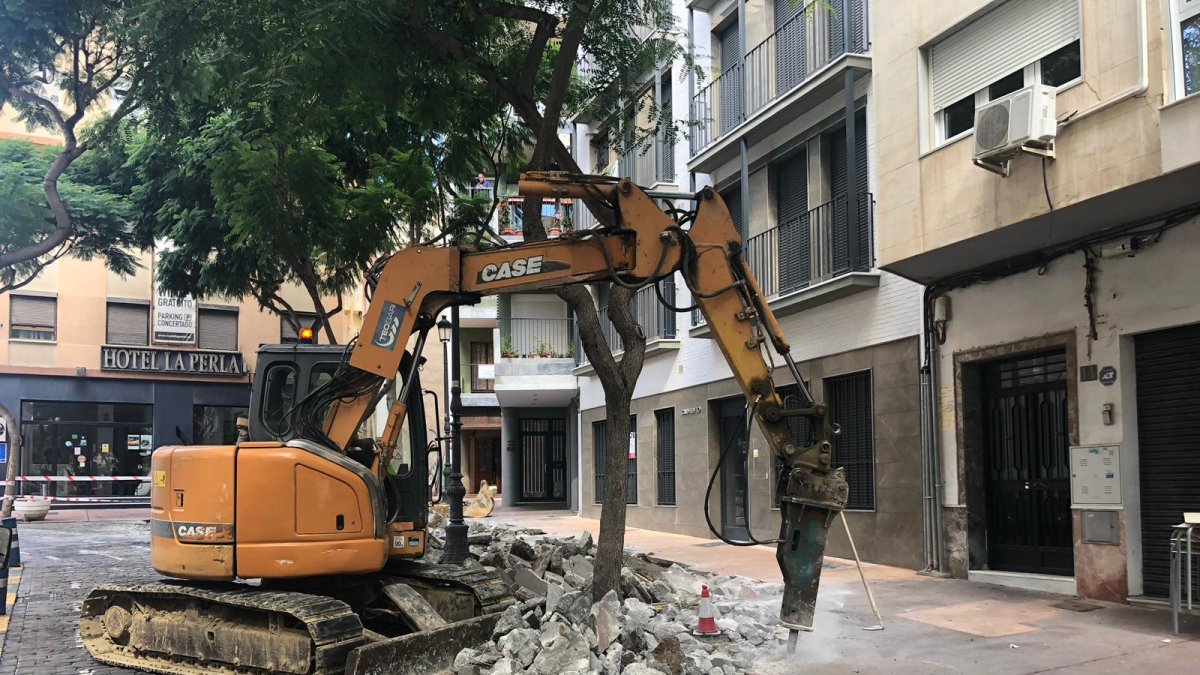 Obras en la Plaza del Carmen que ya está cortada al tráfico