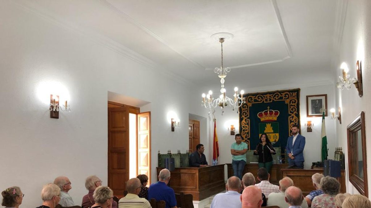 Reunión con los vecinos propietarios de las casas.