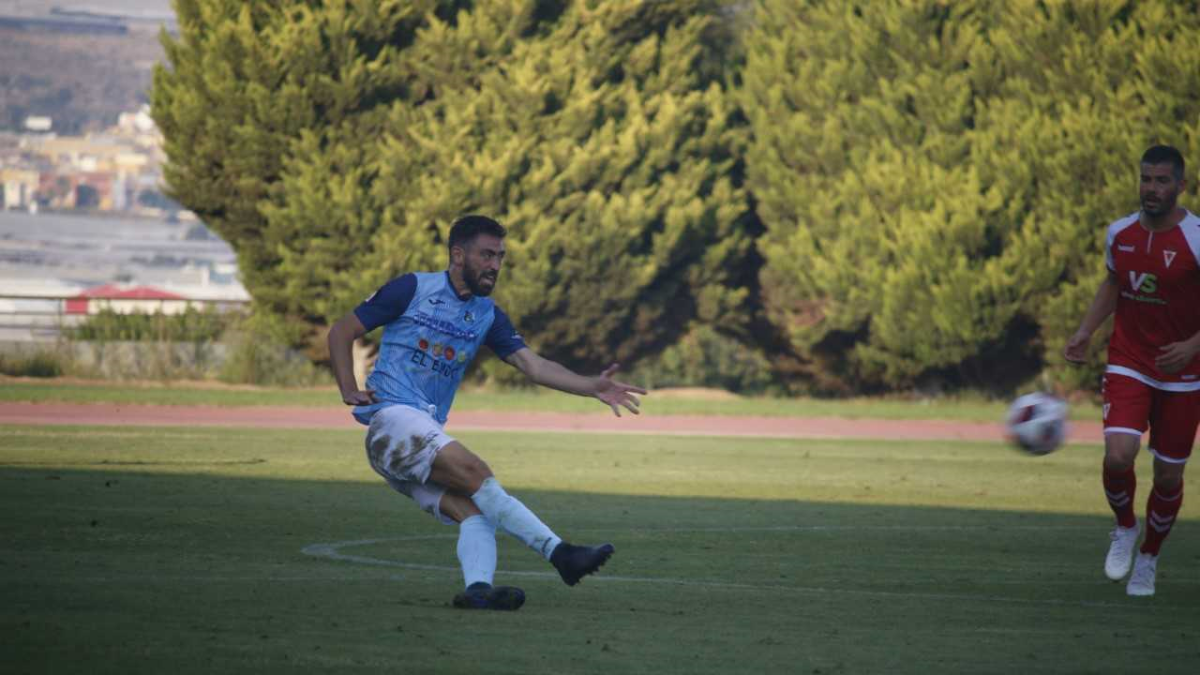Molo se lesionó en el partido ante el Recreativo.
