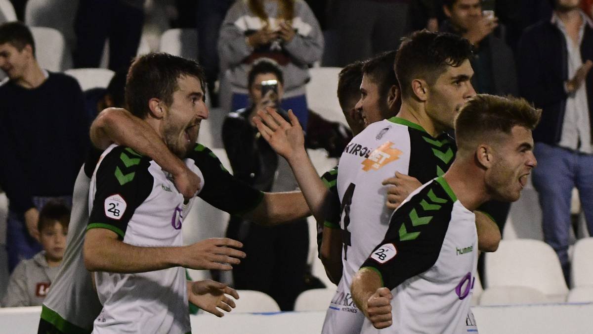 El Racing celebrando su pase de ronda.
