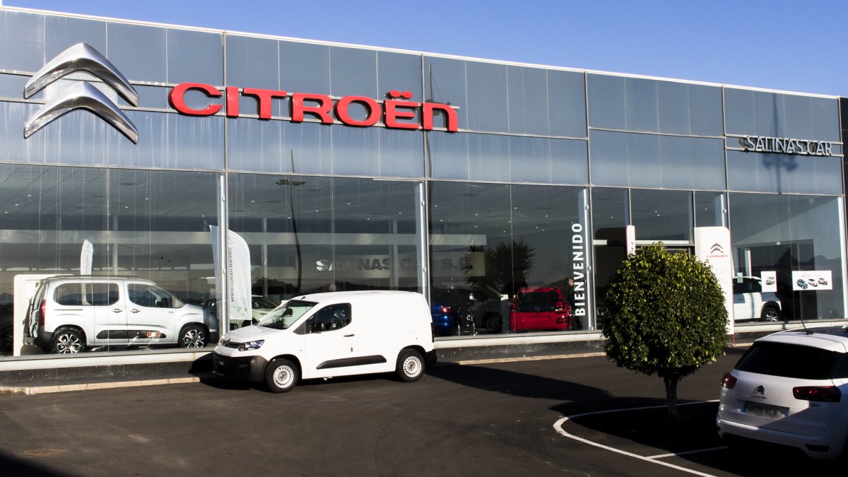 Salinas car es el concesionario oficial de la marca en Almería. Sus instalaciones se encuentran en la Cuesta de los Callejones.