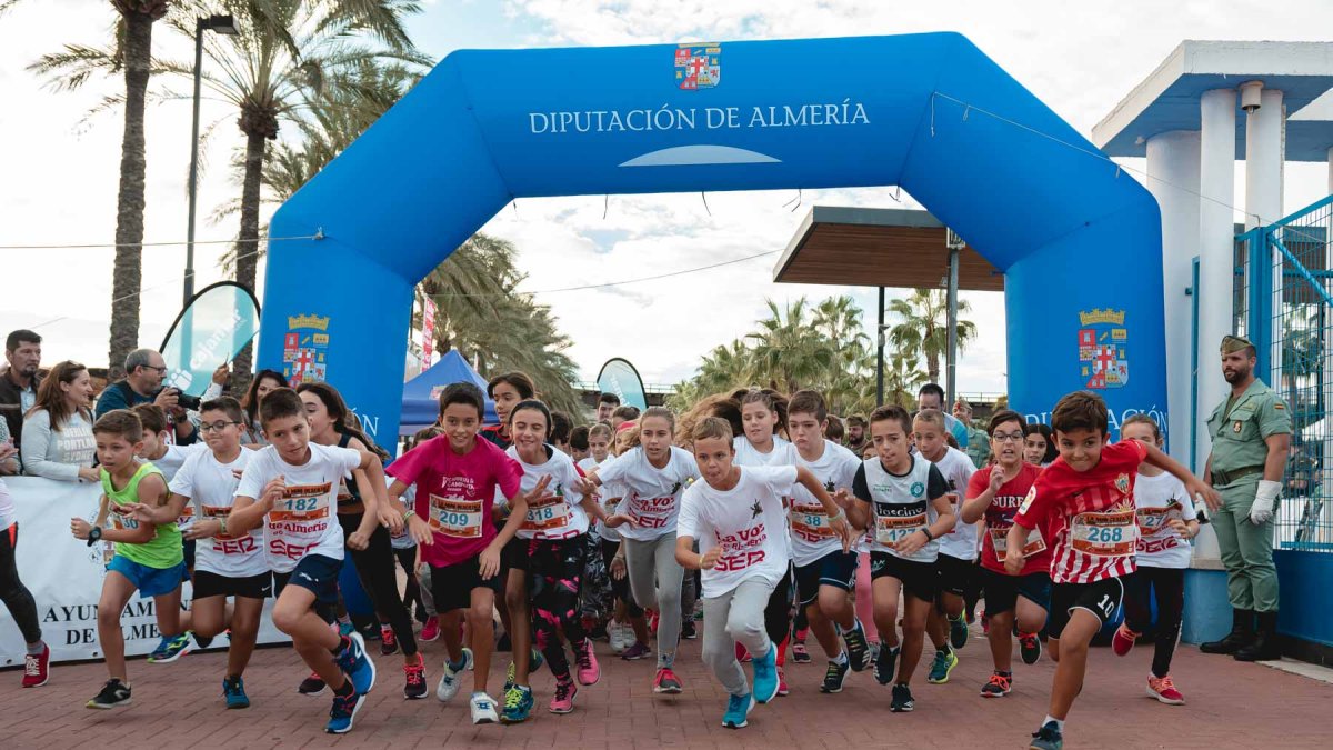 Participantes en la carrera infantil la \'Mini-Desértica\'.