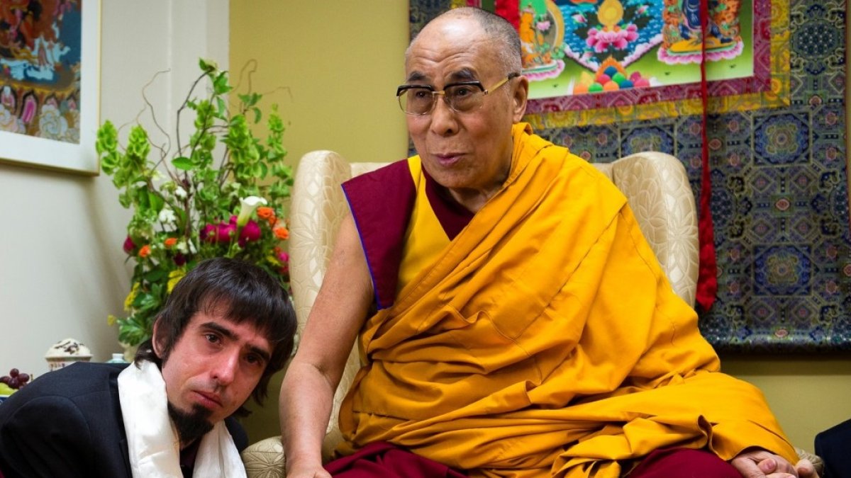 Osel, ya adulto, junto al Dalai Lama.