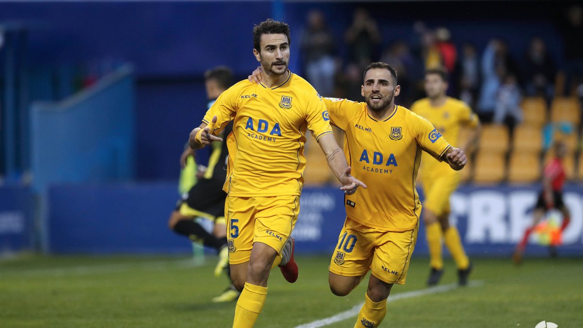 Juan Muñoz celebrando el tanto de la victoria ante el Granada.