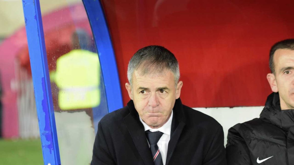 Lucas Alcaraz regresa a los banquillos.