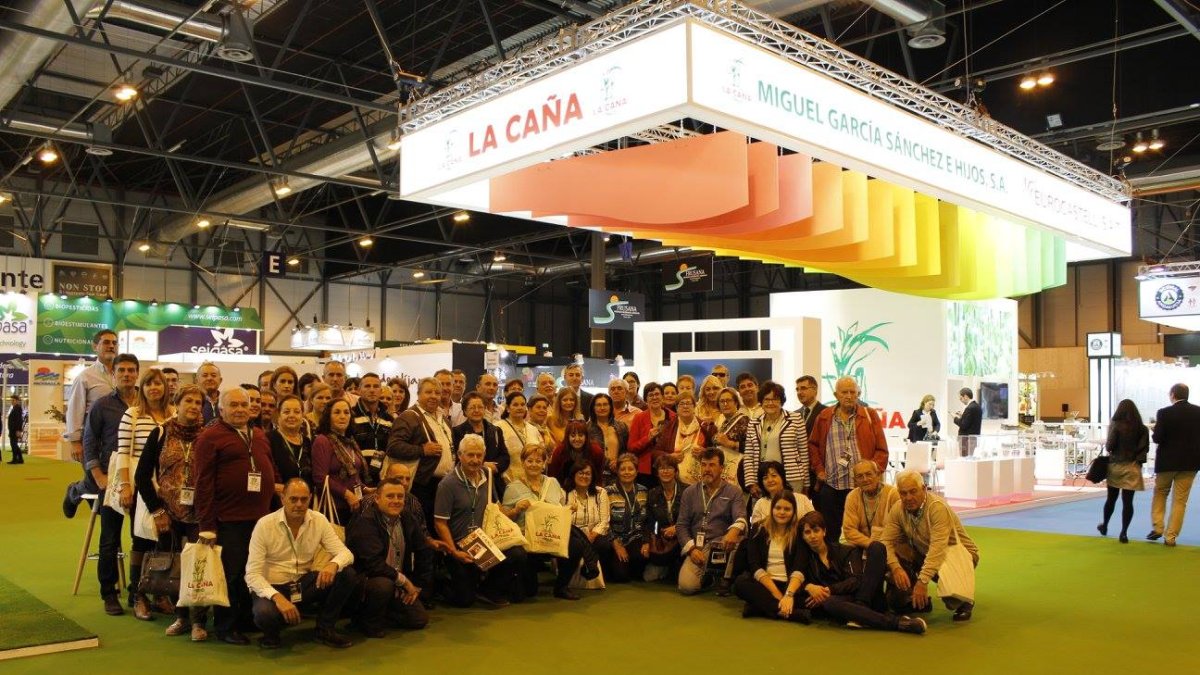Encuentro de agricultores y visitantes de Grupo La Caña en la pasada edición.