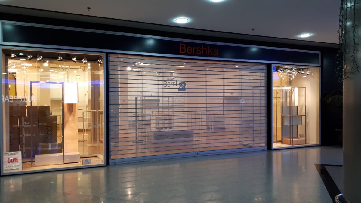 El local de Bershka en el Centro Comercial Mediterráneo, ya cerrado.