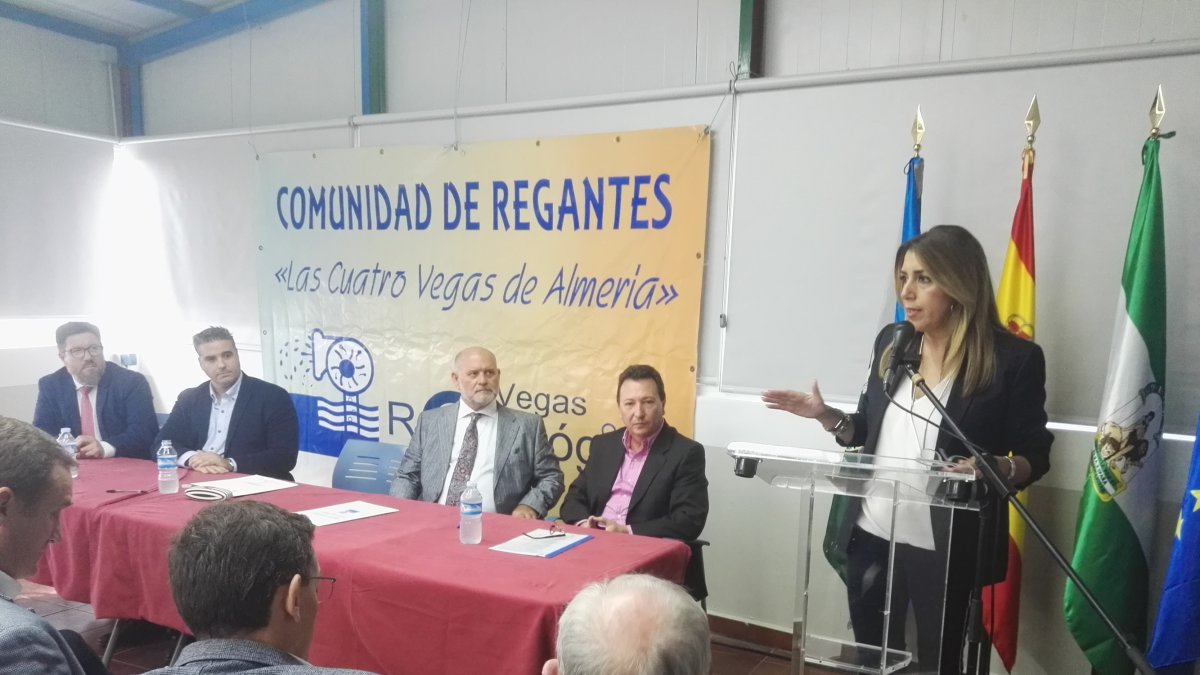 Susana Díaz, durante su visita a la Comunidad de Regantes Cuatro Vegas.
