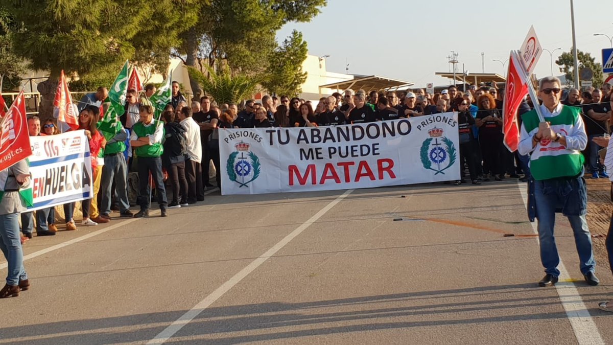 Concentración a las puertas de El Acebuche