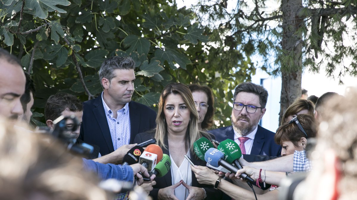 la presidenta de la Junta compareció ayer en Almería ante los medios informativos.