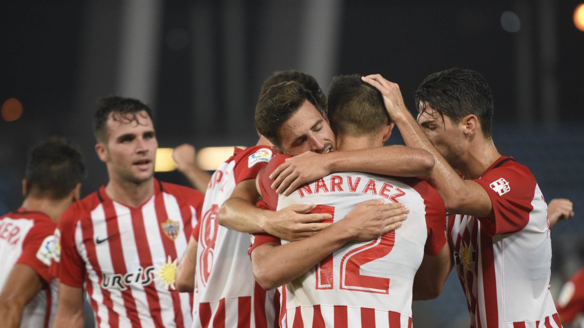 Los jugadores del Almería celebrando un gol ante Las Palmas.