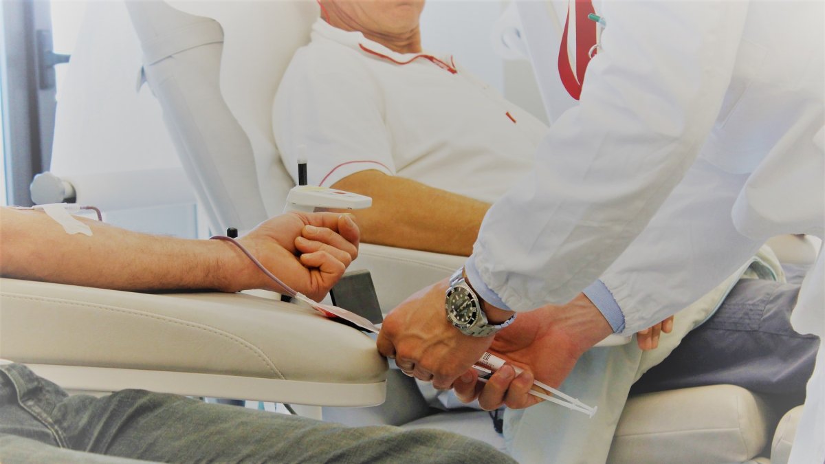 Para ser donante de médula ósea solo hay que tener entre 18 y 55 años y estar sano.