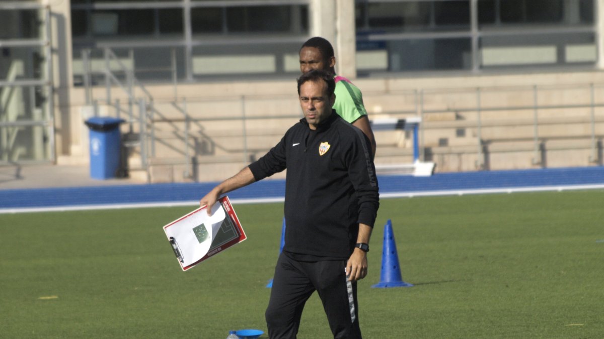Fran Fernández en el entrenamiento rojiblanco.