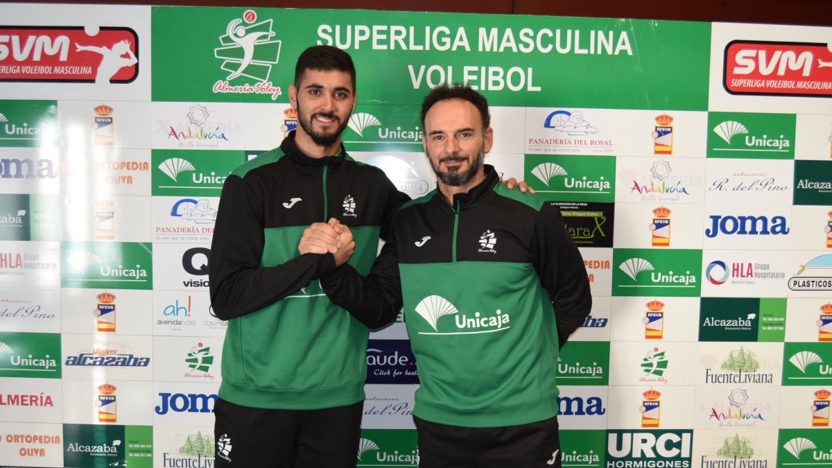 Fran Iribarne y el míster Manolo Berenguel.