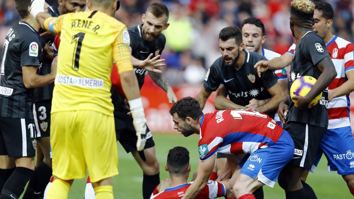Momento de alta tensión en el partido.