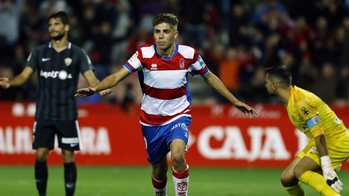 Pozo celebra el 1-0.