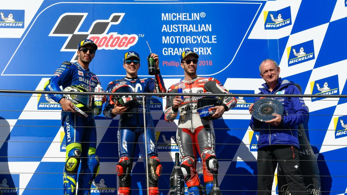 Viñales, con Iannone y Dovizioso, en lo más alto del podio