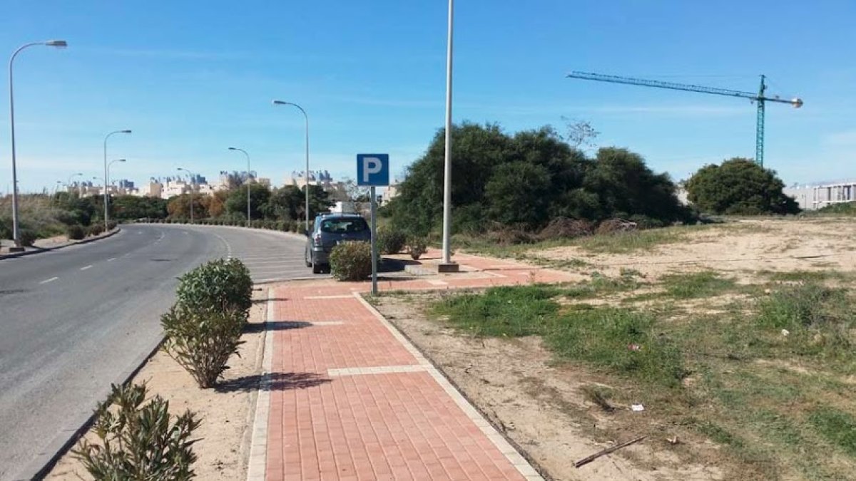 Parcela inicialmente prevista para un nuevo centro.
