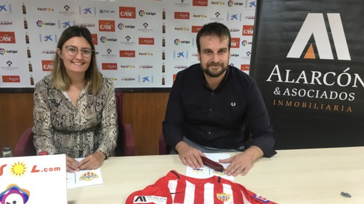 Acto de la firma del convenio de colaboración.