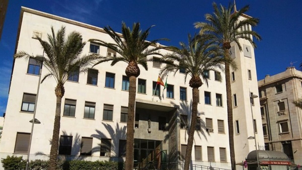 Fachada de la Audiencia Provincial de Almería.