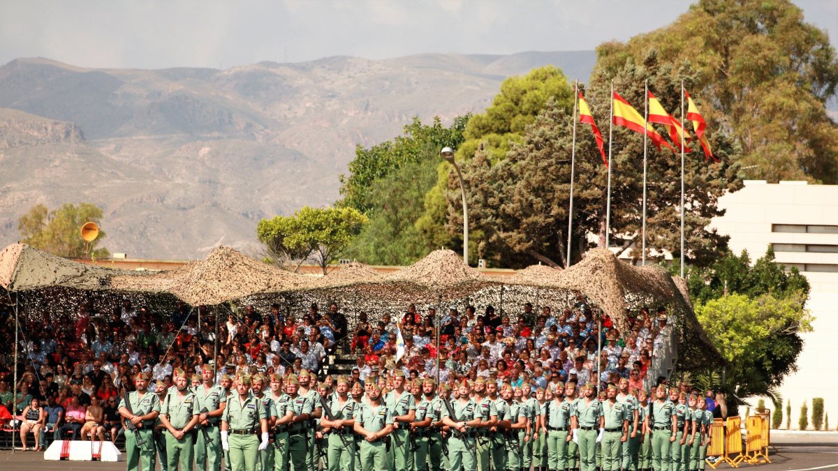 Legionarios forman el 20 de septiembre en el patio de armas de la base de Viator
