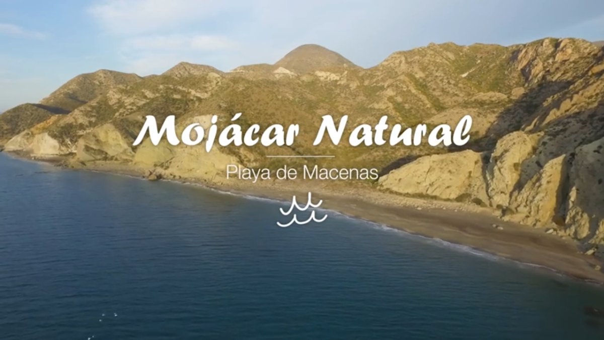 Imagen del vídeo ‘Mojácar Natural’ donde muestra las bellas calas de la localidad.