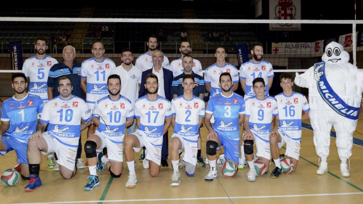 El Michelin Mintonette con su mascota.