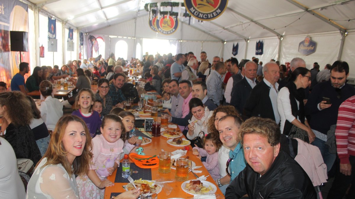 Los almerienses llenan cada jornada el Oktoberfest.