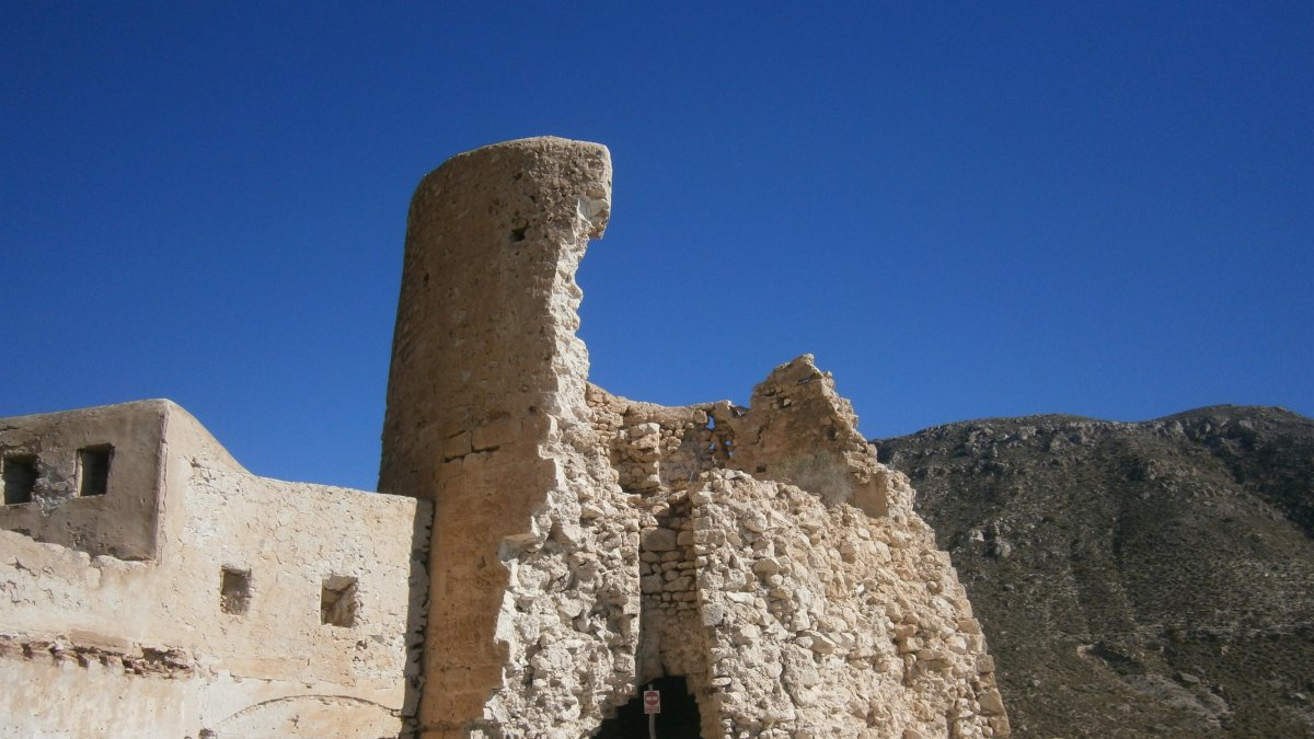 El castillo de San Pedro es Bien de Interés Cultural, pero sigue en muy mal estado.