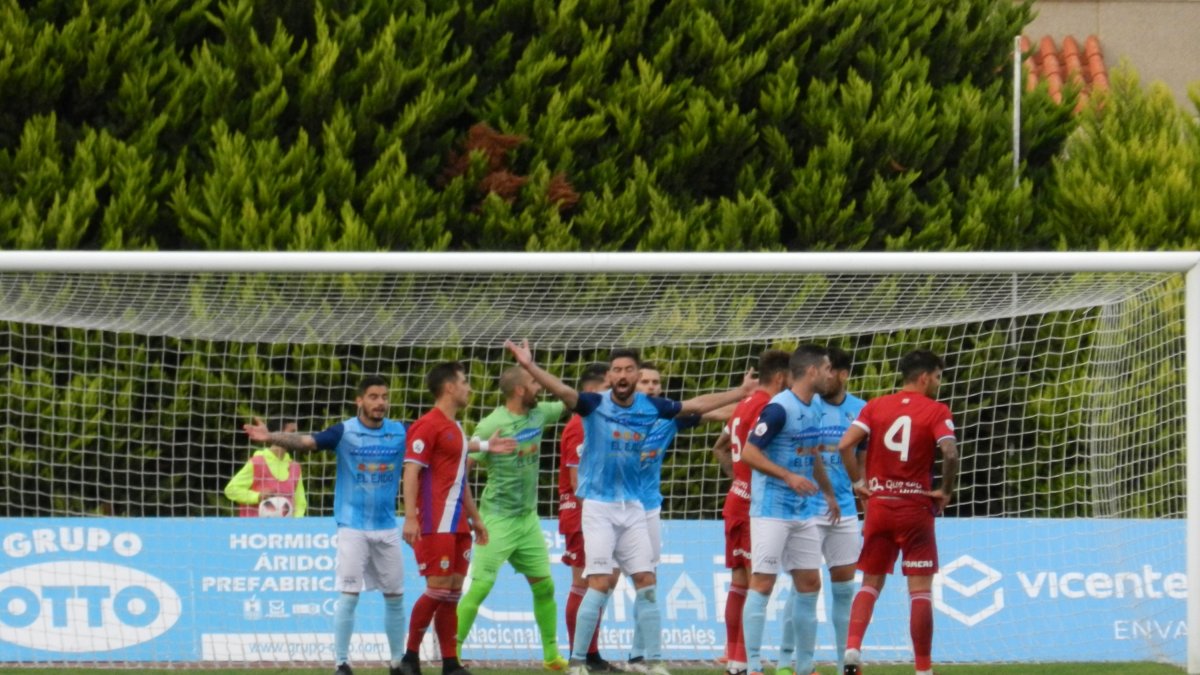 La defensa puede sufrir variaciones tras la vuelta de Garrido, Sergio y Molo.