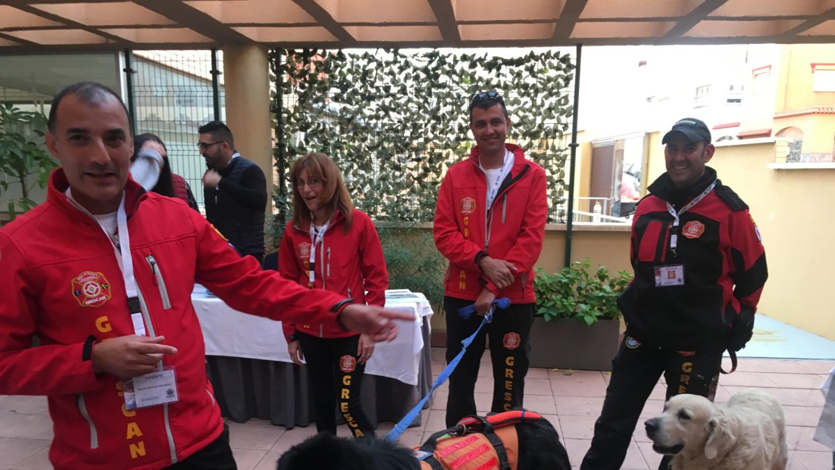 Efectivos del Grupo de Rescate y Salvamento Canino (Grescan) en las jornadas.