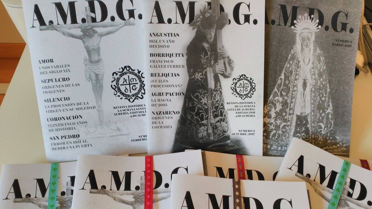 Los tres primeros números de AMDG, la revista editada por HCAlmería desde el pasado 2017.