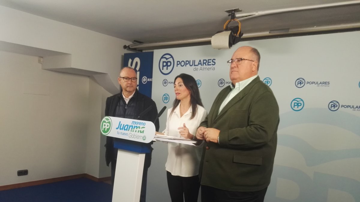 Rueda de prensa en la sede del PP de Almería.