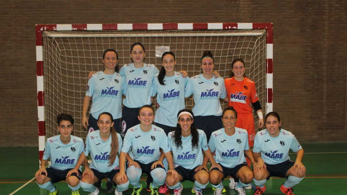 Las jugadoras celestes posan antes del partido.
