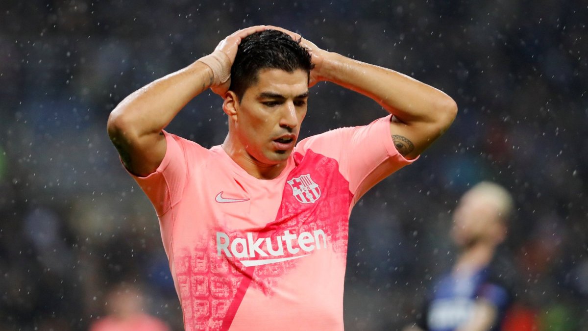 Suárez se desespera tras fallar una ocasión.
