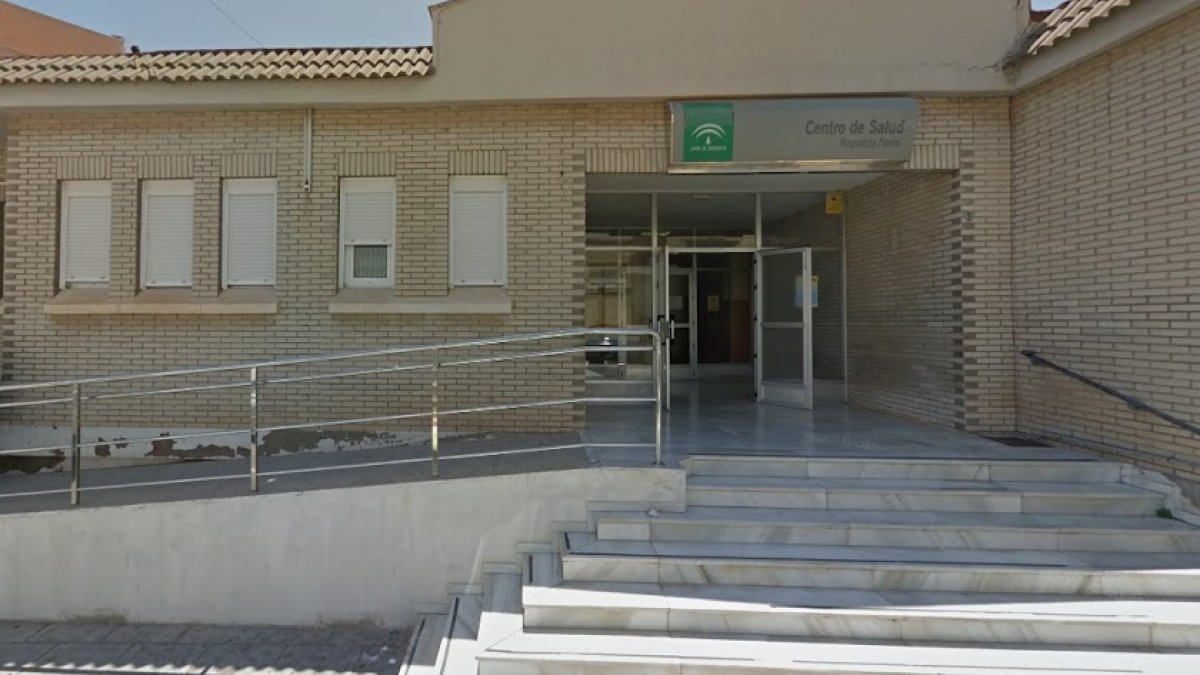 Entrada del Centro de Salud Roquetas Norte.