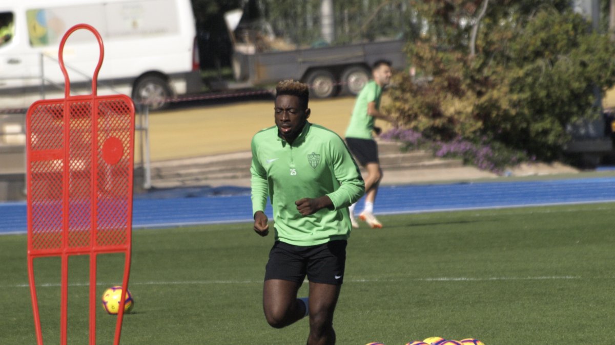 Yan Eteki en el entrenamiento de este miércoles.