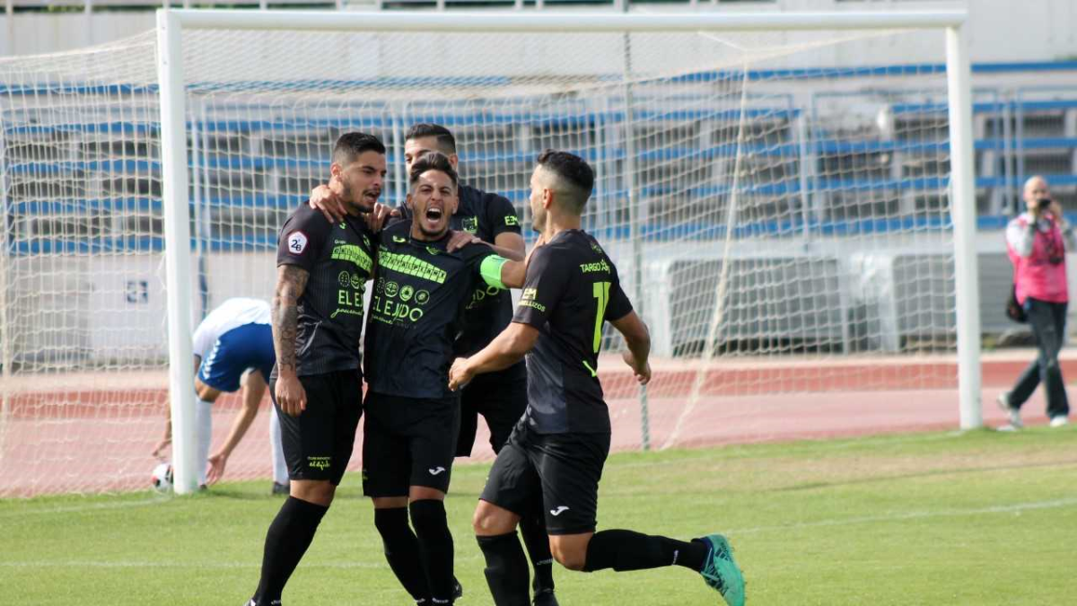 Sergio celebrando un gol en Marbella.