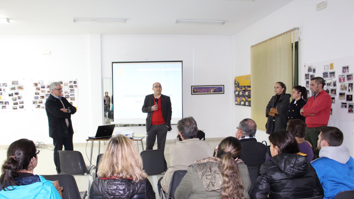 Reunión del alcalde con vecinos de San Francico para explicar el proceso.