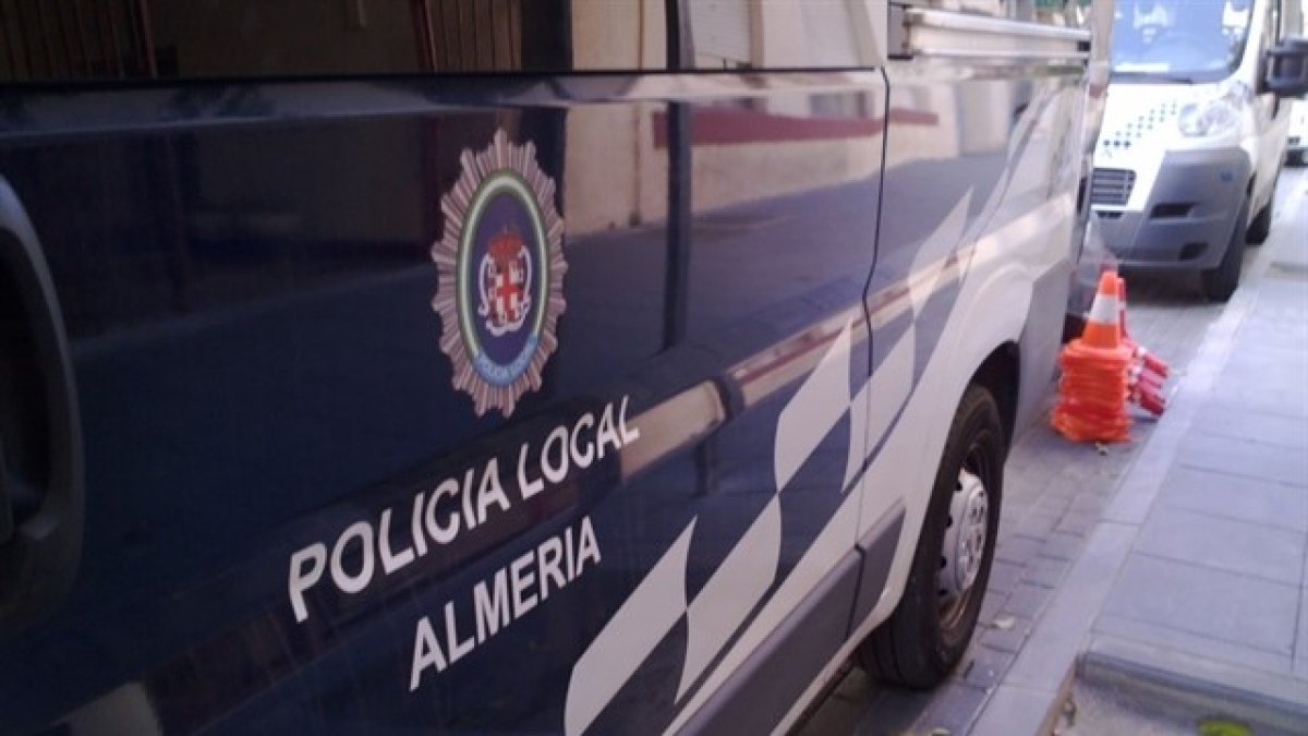 La actuación de la Policía Local ha permitido la detención de los implicados en la pelea..