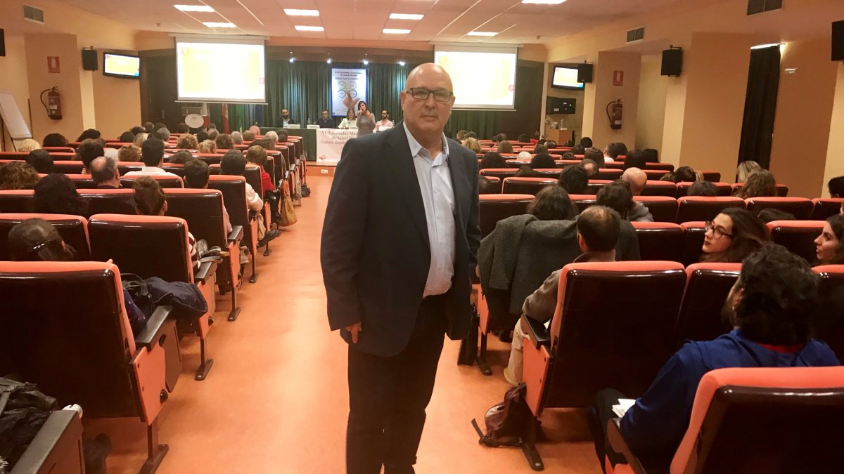 Domingo Díaz, director de la Unidad de Salud Mental de Almería, durante las Jornadas. Foto: F. Cuadrado