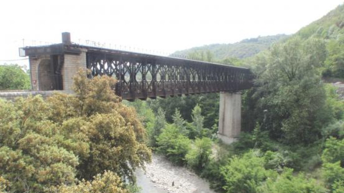 Puente sobre el río Tec en el que combatió ‘El Chato’.