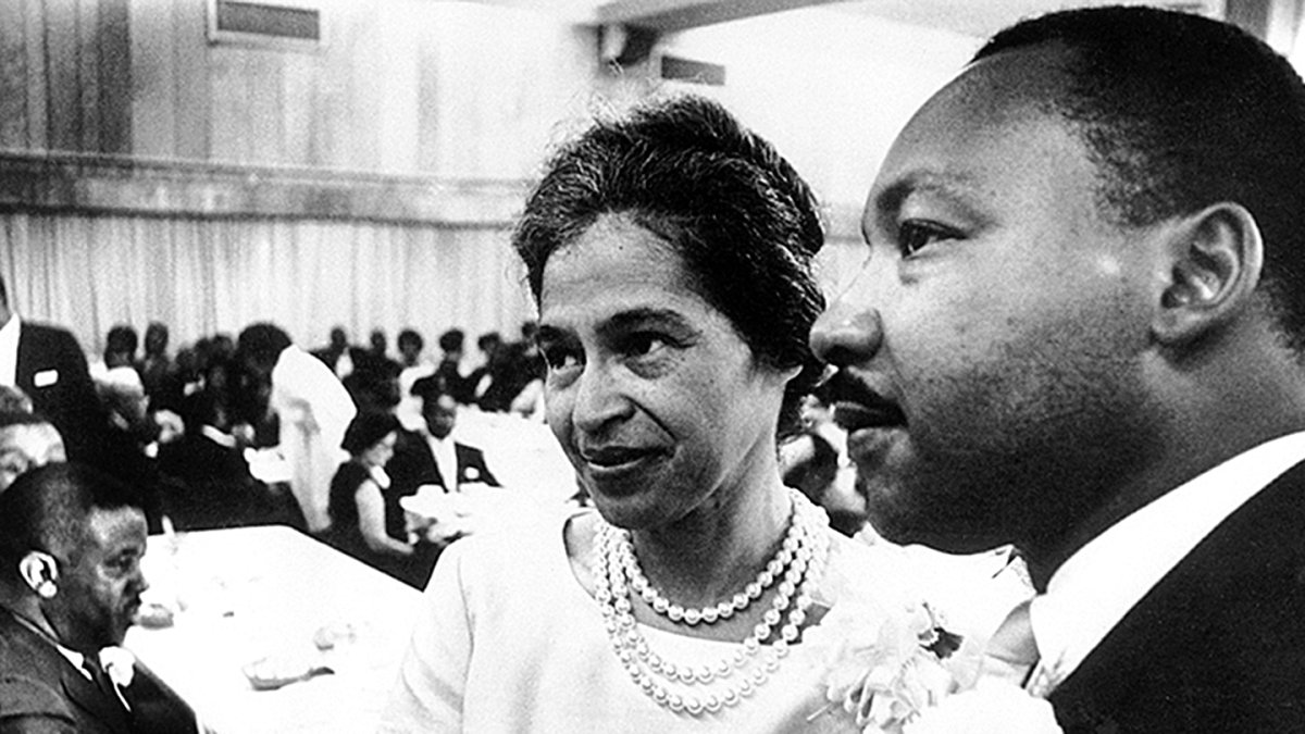 Rosa Parks, junto a Martin Luther King.