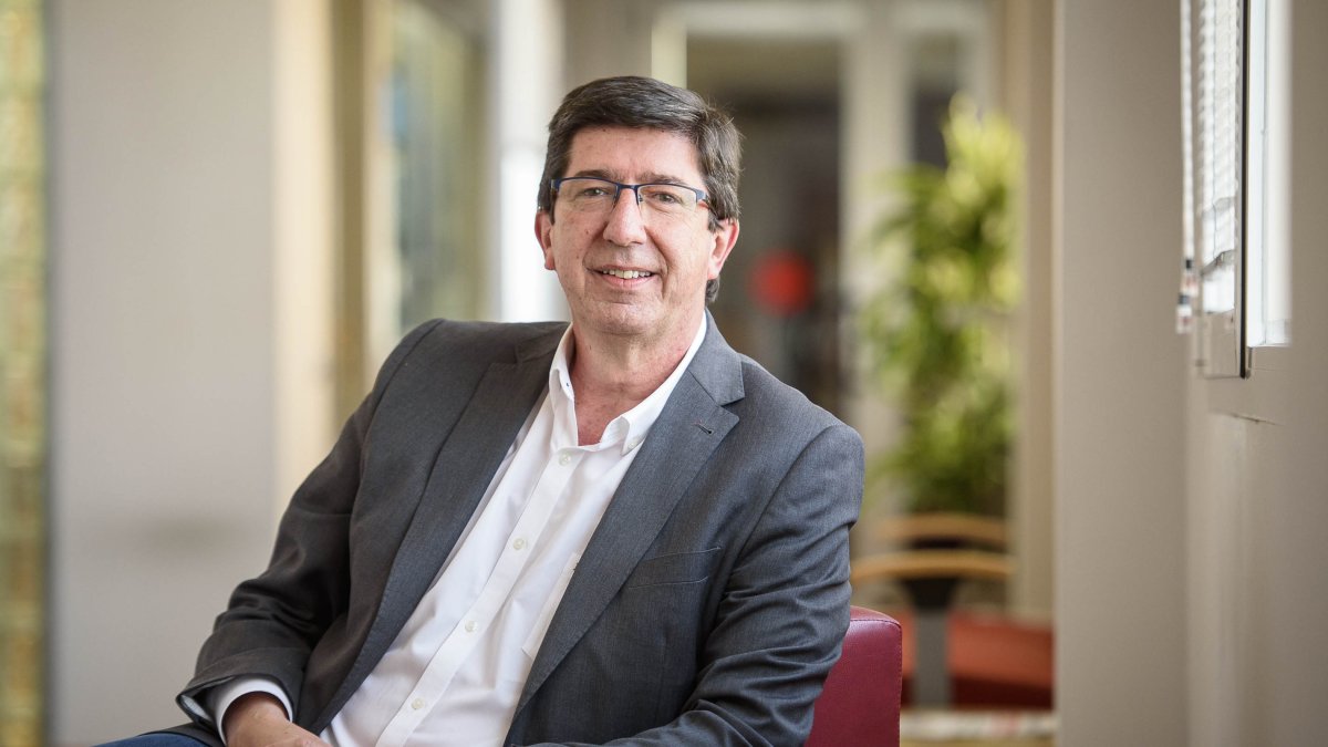 El líder de Ciudadanos en Andalucía posa para la entrevista en las instalaciones de La Voz de Almería.